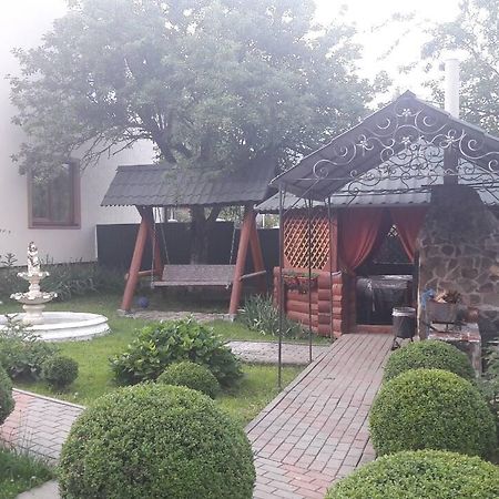 U Romana Yaremche Exterior photo
